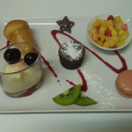 Logis Des Voyageurs Restaurant La Bonne Tabl'hay 2*