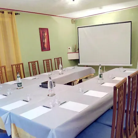 Logis Des Voyageurs Restaurant La Bonne Tabl'hay