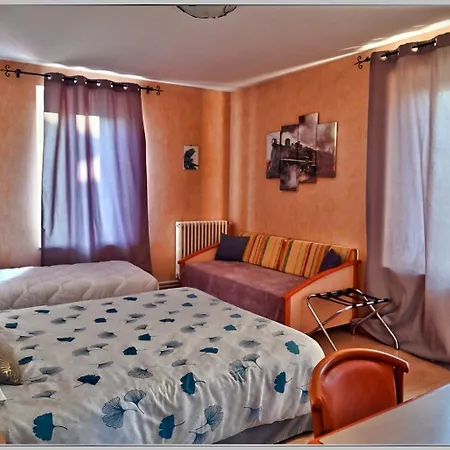 Hotel Logis Des Voyageurs Restaurant La Bonne Tabl'hay Livron-sur-Drome