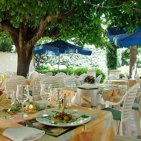 Hotel Logis Des Voyageurs Restaurant La Bonne Tabl'hay