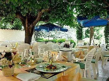 Logis Des Voyageurs Restaurant La Bonne Tabl'hay