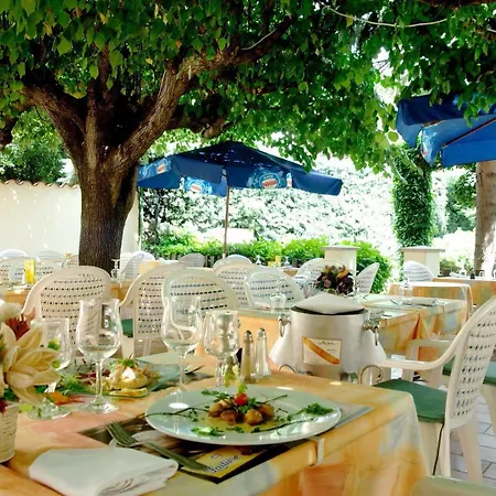 Logis Des Voyageurs Restaurant La Bonne Tabl'hay Hotel Livron-sur-Drome